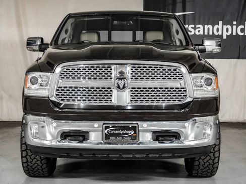 Used 2017 RAM 1500 Laramie w/ Convenience Group AWD/4WD image 3