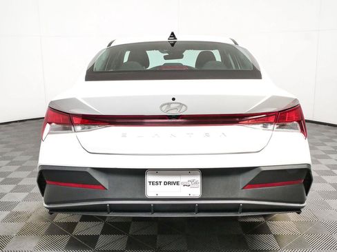 Used 2024 Hyundai Elantra SEL FWD image 27