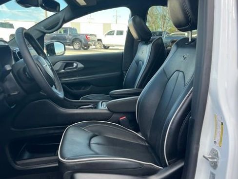 Used 2026 Chrysler Pacifica Limited w/ S Appearance Package FWD image 25
