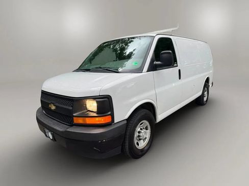 Used 2017 Chevrolet Express 2500 RWD image 2