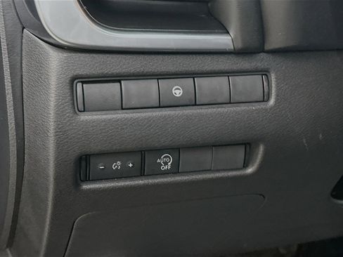 Used 2023 Nissan Rogue SV image 10