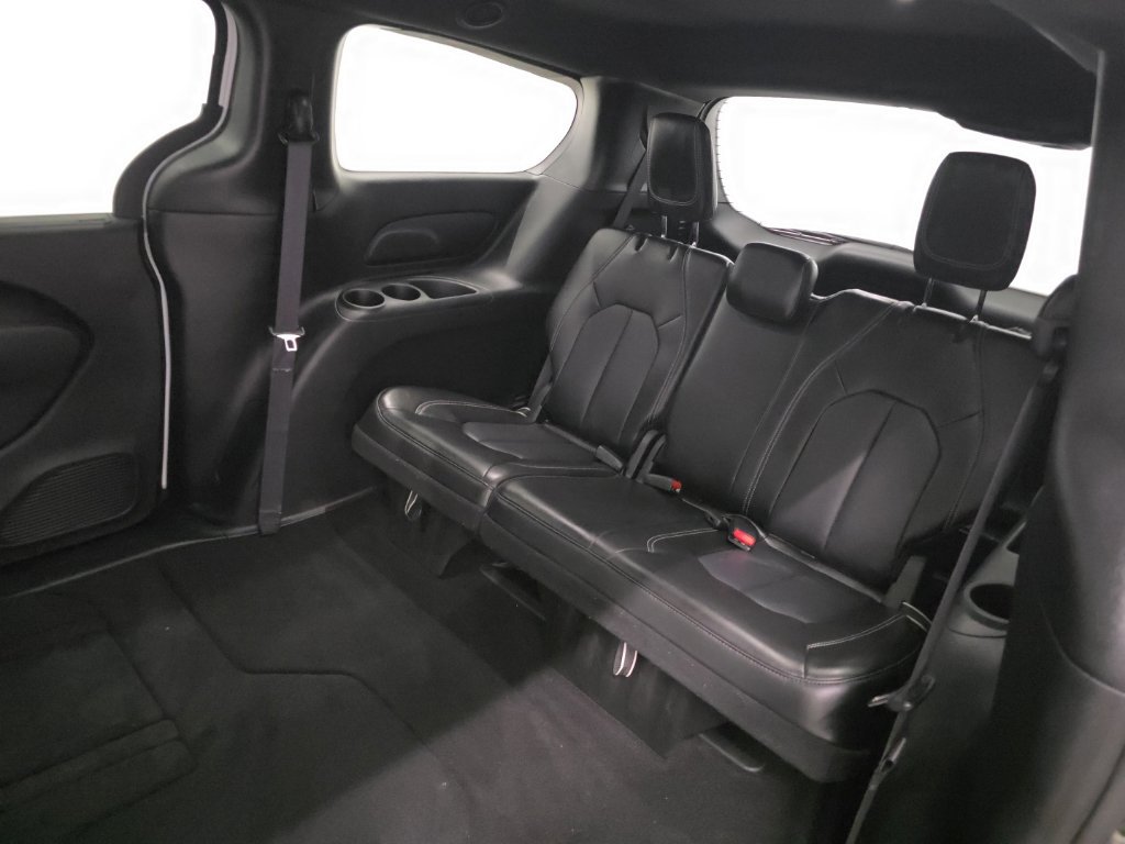 Used 2025 Chrysler Pacifica Select FWD image 11