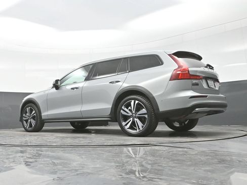 Used 2025 Volvo V60 B5 Cross Country Plus AWD/4WD image 26
