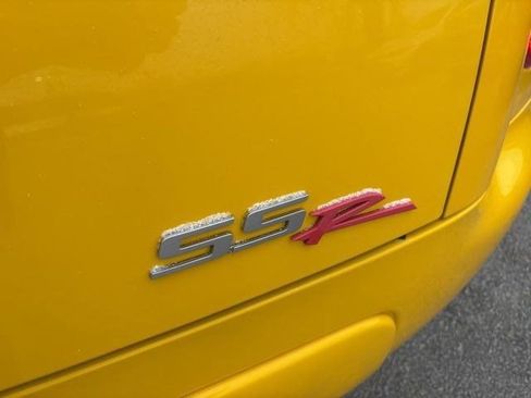 Used 2005 Chevrolet SSR w/ Preferred Equipment Group image 31