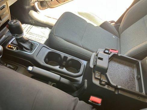 Used 2025 Jeep Wrangler Unlimited Sahara AWD/4WD image 25