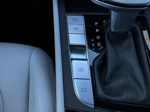 Used 2025 Hyundai Elantra Limited image 25