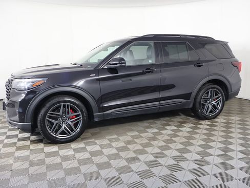 Used 2025 Ford Explorer ST-Line w/ ST-Line Street Pack AWD/4WD image 17