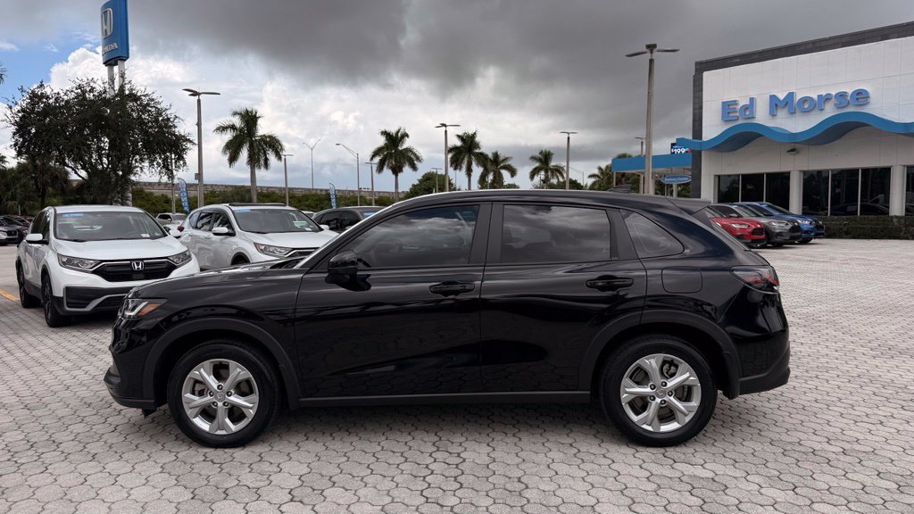 Used 2025 Honda HR-V LX image 3