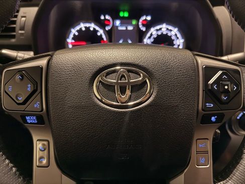 Used 2022 Toyota 4Runner TRD Sport AWD/4WD image 17