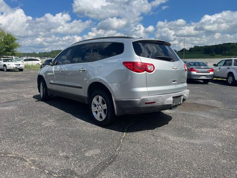 Used 2011 Chevrolet Traverse LS FWD image 7