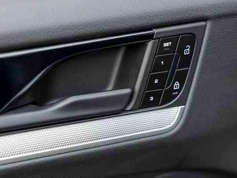 Certified 2025 Porsche Cayenne image 22