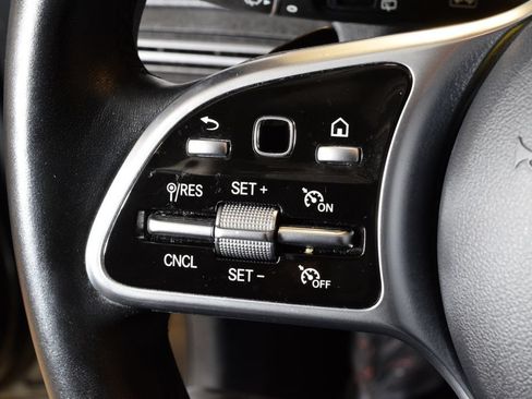 Used 2021 Mercedes-Benz GLC 300 4MATIC image 21