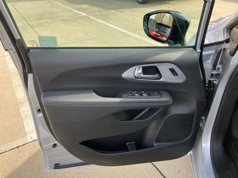 New 2026 Chrysler Pacifica Limited w/ S Appearance Package FWD image 9