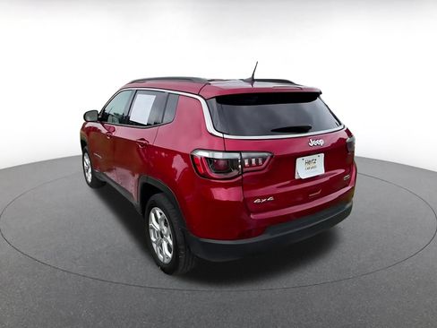 Used 2025 Jeep Compass Latitude AWD/4WD image 11