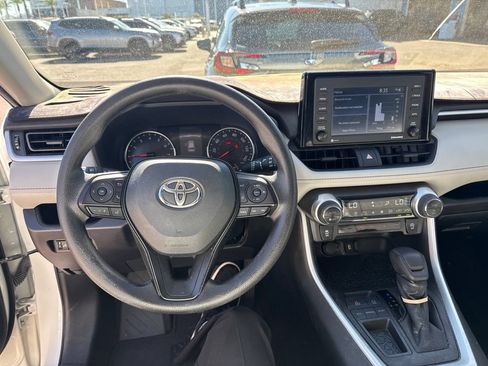 Used 2021 Toyota RAV4 XLE w/ Carpet Mat Package (TMS) FWD image 3