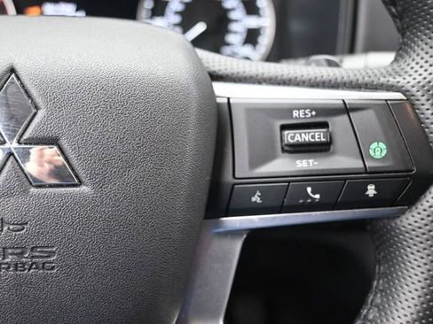 Used 2025 Mitsubishi Outlander SE AWD/4WD image 21