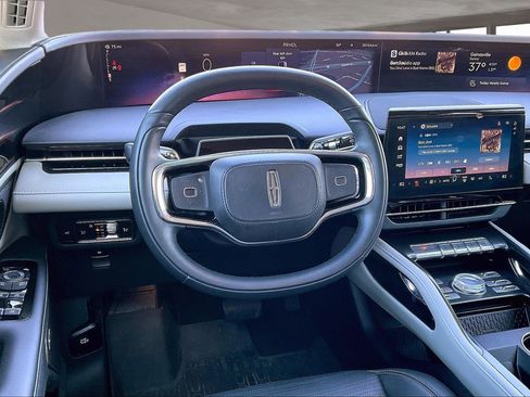 Used 2024 Lincoln Nautilus Reserve w/ Equipment Group 202A image 8