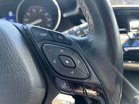 Used 2018 Toyota C-HR XLE FWD image 23