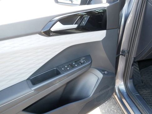 Certified 2024 Volkswagen Taos S AWD/4WD image 17