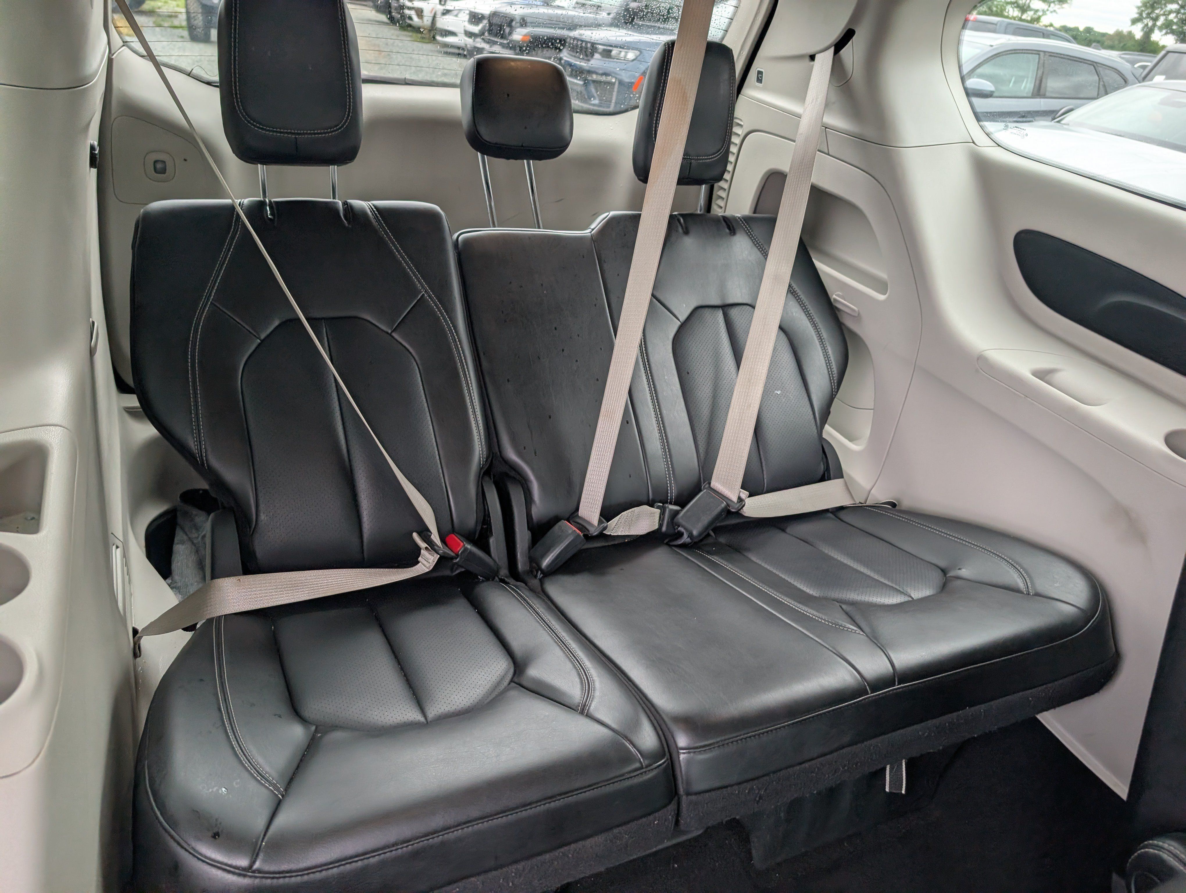 Used 2023 Chrysler Pacifica Touring-L FWD image 12