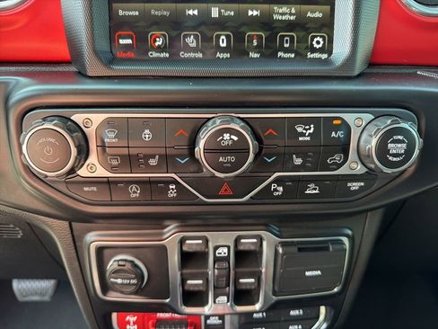 Used 2021 Jeep Wrangler Unlimited Rubicon AWD/4WD image 36