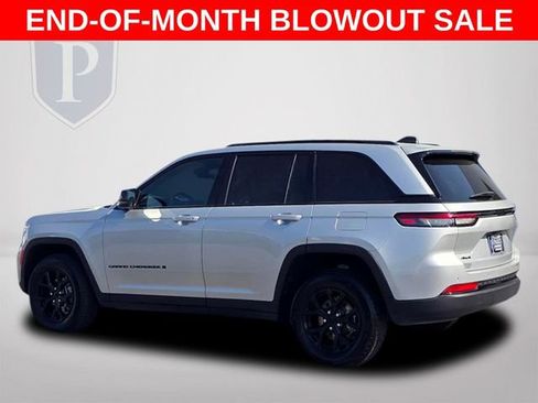 Used 2025 Jeep Grand Cherokee Altitude image 10