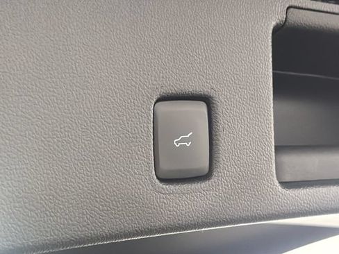Used 2022 Ford Escape SE w/ SE Sport Appearance Package FWD image 22