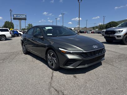 New 2025 Hyundai Elantra SEL