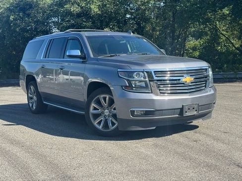 Used 2018 Chevrolet Suburban Premier AWD/4WD image 18