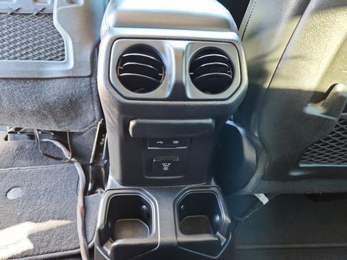 Used 2019 Jeep Wrangler Rubicon image 32
