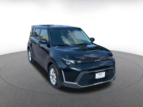 Used 2025 Kia Soul LX w/ LX Technology Package FWD image 3
