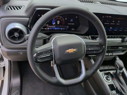 Used 2025 Chevrolet Colorado LT AWD/4WD image 17