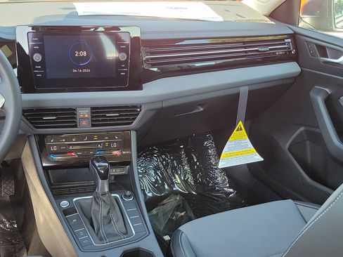 New 2026 Volkswagen Jetta SE FWD image 4