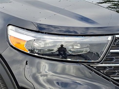 Certified 2022 Ford Explorer XLT w/ Equipment Group 202A image 9