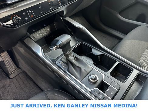 Used 2025 Kia Sorento LX image 10