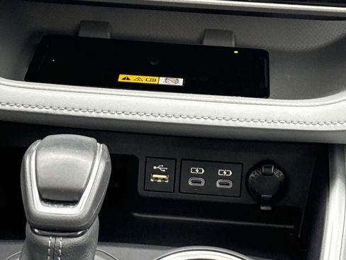Used 2023 Toyota Highlander XLE FWD image 15