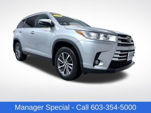 Used 2019 Toyota Highlander XLE AWD/4WD image 1
