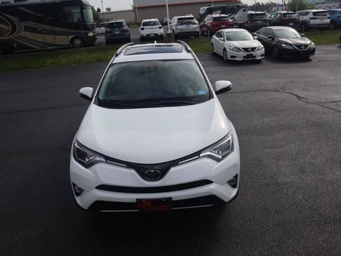 Used 2017 Toyota RAV4 XLE AWD/4WD image 3