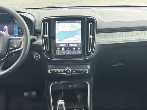 Certified 2026 Volvo XC40 B5 Plus AWD/4WD image 6