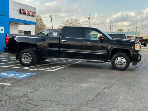 Used 2015 GMC Sierra 3500 Denali w/ Duramax Plus Package image 4