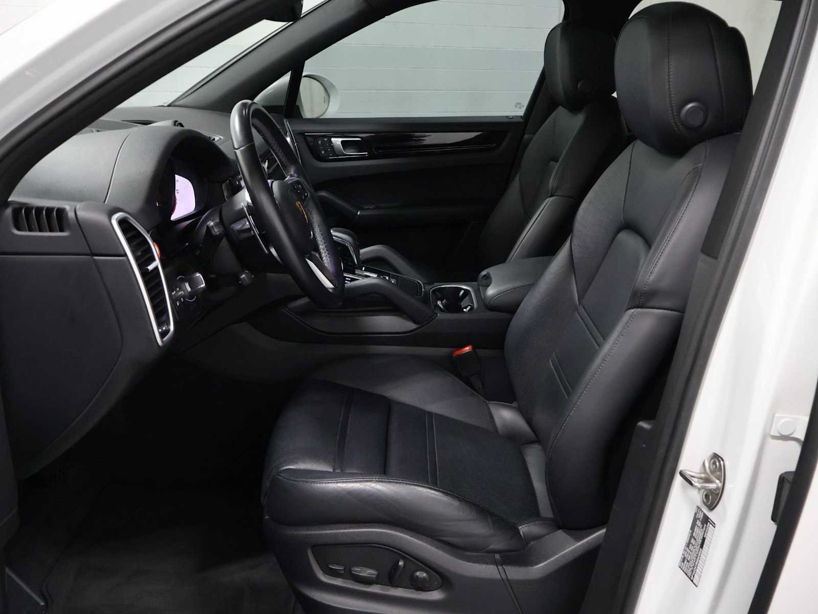 Used 2022 Porsche Cayenne AWD/4WD image 5