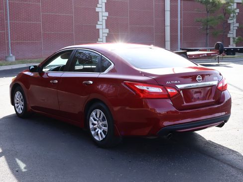 Used 2017 Nissan Altima 2.5 S w/ Power Driver Seat Package FWD image 5