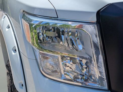 Used 2020 Nissan Titan SV w/ SV Convenience Package AWD/4WD image 9