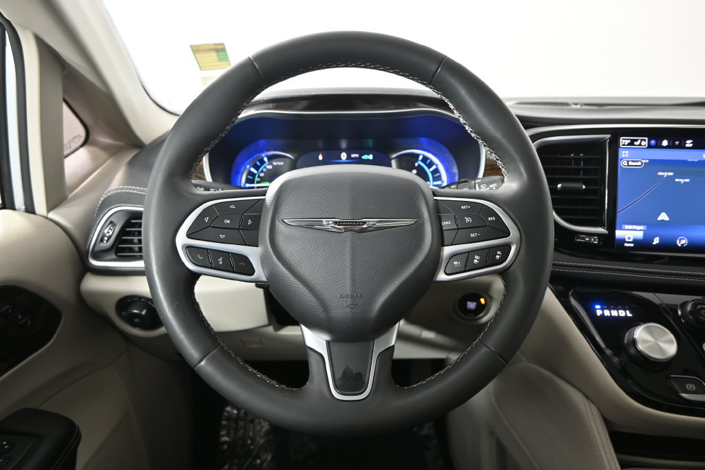 Used 2023 Chrysler Pacifica Limited FWD image 36