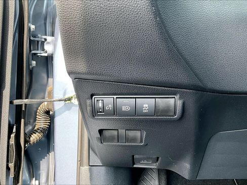 Certified 2026 Toyota Corolla Cross XLE FWD image 32