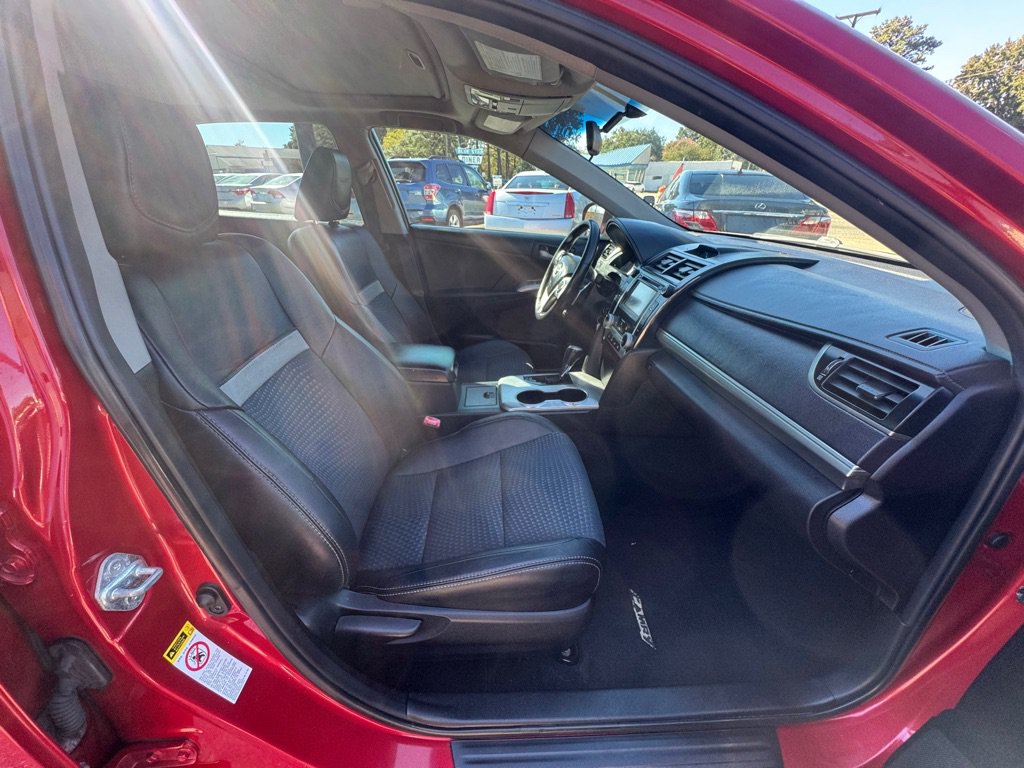 Used 2012 Toyota Camry SE FWD image 14