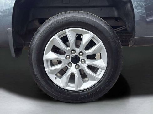 Used 2019 Chevrolet Silverado 1500 Custom w/ Custom Convenience Package image 38