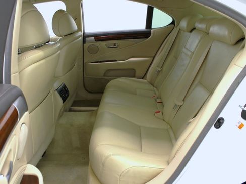 Used 2016 Lexus LS 460 w/ Comfort Package image 40