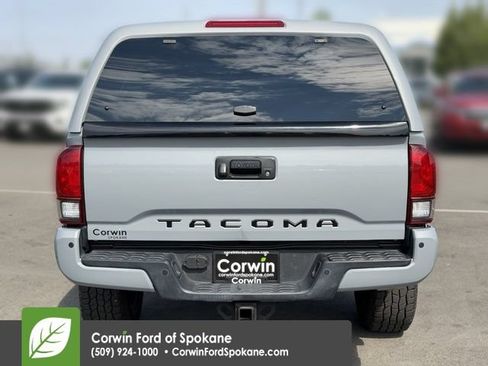 Used 2019 Toyota Tacoma TRD Off-Road w/ Technology Package AWD/4WD image 16