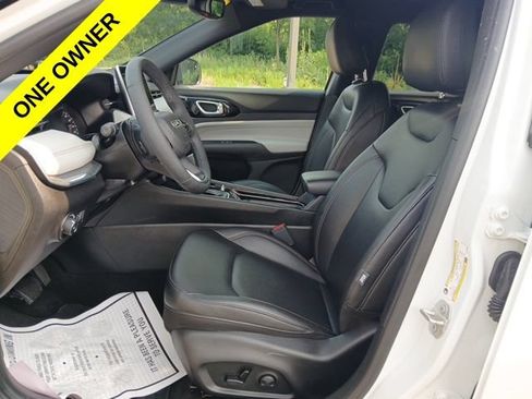 Certified 2024 Jeep Compass Limited w/ Sun and Sound Group AWD/4WD image 13